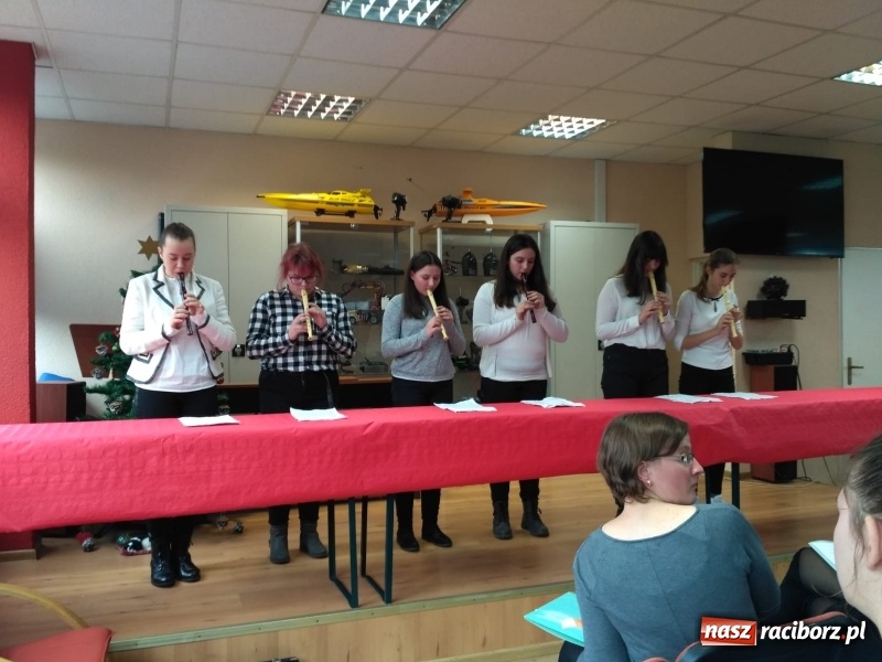 Zdjęcie w galerii na portalu naszraciborz.pl: Mistrzynie i mistrzowie fletu rywalizowali w Raciborzu  wiadomości z regionu