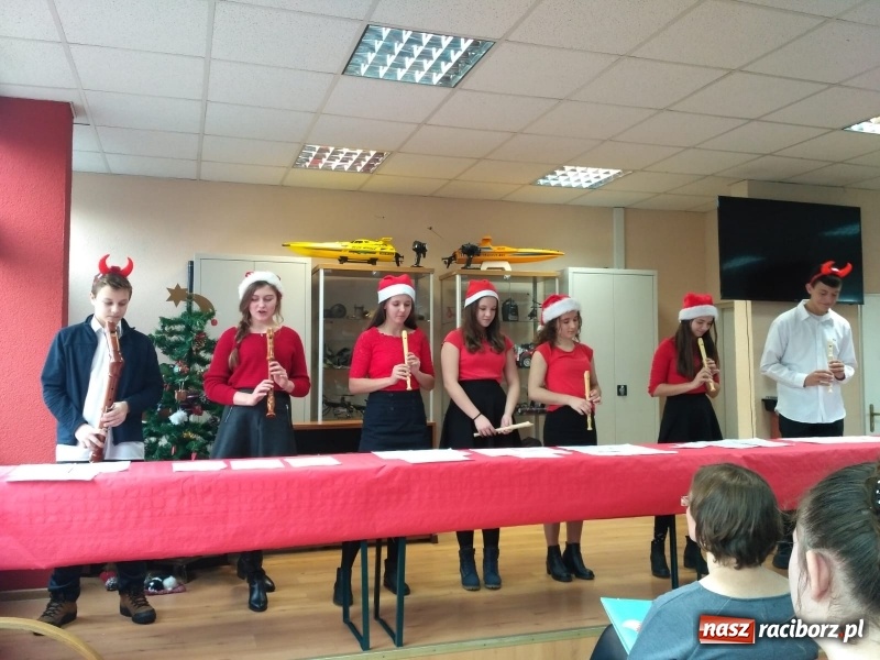 Zdjęcie w galerii na portalu naszraciborz.pl: Mistrzynie i mistrzowie fletu rywalizowali w Raciborzu  wiadomości z regionu