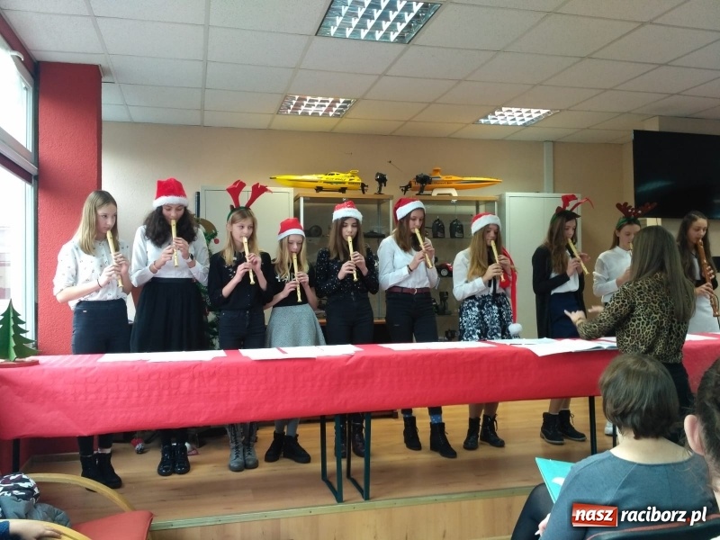 Zdjęcie w galerii na portalu naszraciborz.pl: Mistrzynie i mistrzowie fletu rywalizowali w Raciborzu  wiadomości z regionu