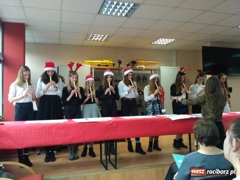 Zdjęcie w galerii na portalu naszraciborz.pl: Mistrzynie i mistrzowie fletu rywalizowali w Raciborzu  wiadomości z regionu