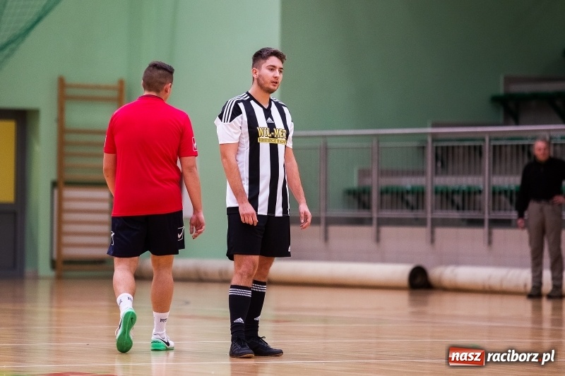 Zdjęcie w galerii na portalu naszraciborz.pl: Sobotnie emocje w Halowej Lidze Piłki Nożnej wiadomości z regionu