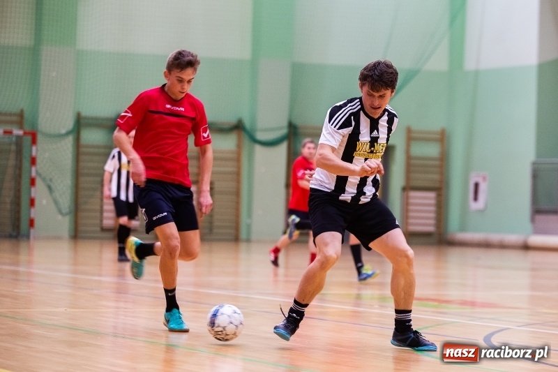 Zdjęcie w galerii na portalu naszraciborz.pl: Sobotnie emocje w Halowej Lidze Piłki Nożnej wiadomości z regionu