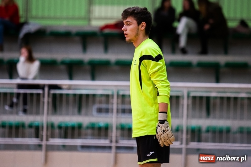 Zdjęcie w galerii na portalu naszraciborz.pl: Sobotnie emocje w Halowej Lidze Piłki Nożnej wiadomości z regionu