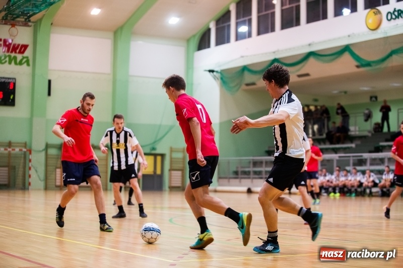 Zdjęcie w galerii na portalu naszraciborz.pl: Sobotnie emocje w Halowej Lidze Piłki Nożnej wiadomości z regionu