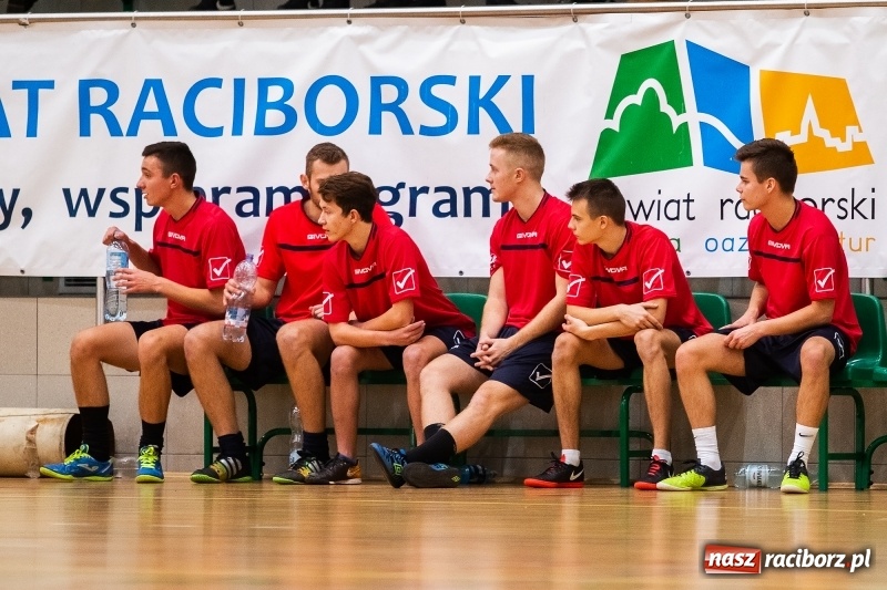 Zdjęcie w galerii na portalu naszraciborz.pl: Sobotnie emocje w Halowej Lidze Piłki Nożnej wiadomości z regionu