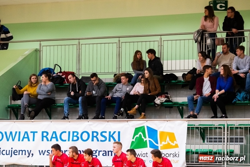 Zdjęcie w galerii na portalu naszraciborz.pl: Sobotnie emocje w Halowej Lidze Piłki Nożnej wiadomości z regionu