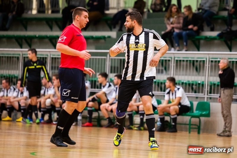 Zdjęcie w galerii na portalu naszraciborz.pl: Sobotnie emocje w Halowej Lidze Piłki Nożnej wiadomości z regionu