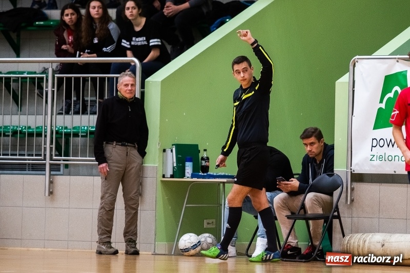 Zdjęcie w galerii na portalu naszraciborz.pl: Sobotnie emocje w Halowej Lidze Piłki Nożnej wiadomości z regionu