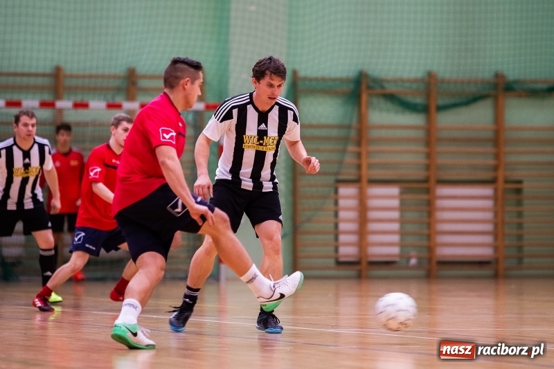 Zdjęcie w galerii na portalu naszraciborz.pl: Sobotnie emocje w Halowej Lidze Piłki Nożnej wiadomości z regionu