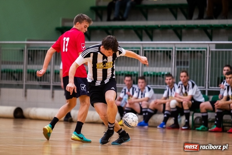 Zdjęcie w galerii na portalu naszraciborz.pl: Sobotnie emocje w Halowej Lidze Piłki Nożnej wiadomości z regionu