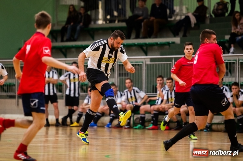 Zdjęcie w galerii na portalu naszraciborz.pl: Sobotnie emocje w Halowej Lidze Piłki Nożnej wiadomości z regionu