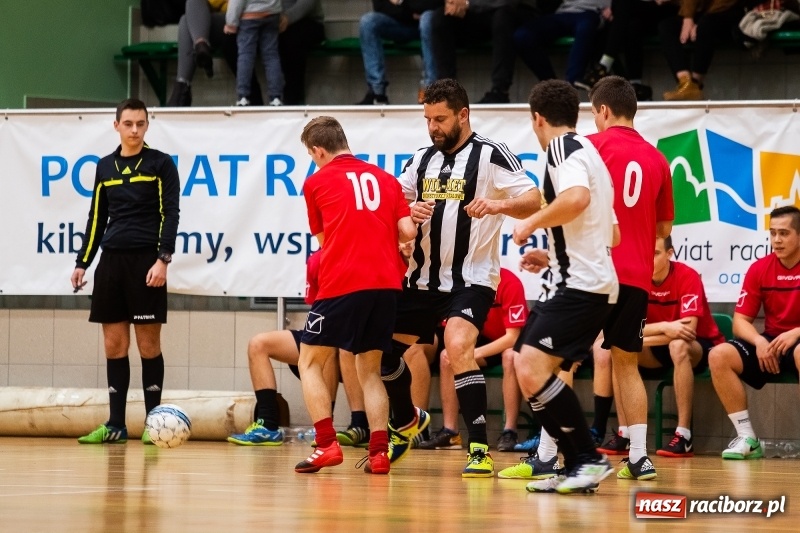 Zdjęcie w galerii na portalu naszraciborz.pl: Sobotnie emocje w Halowej Lidze Piłki Nożnej wiadomości z regionu