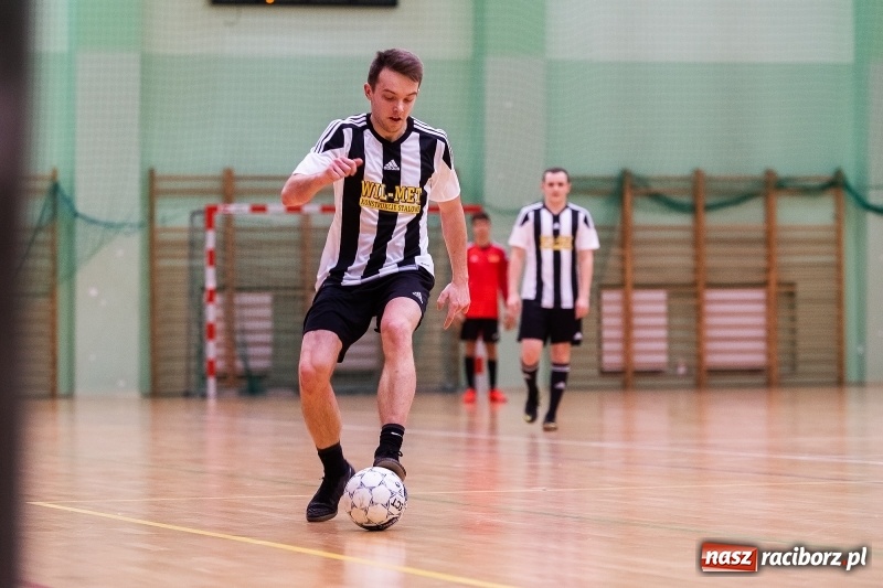 Zdjęcie w galerii na portalu naszraciborz.pl: Sobotnie emocje w Halowej Lidze Piłki Nożnej wiadomości z regionu