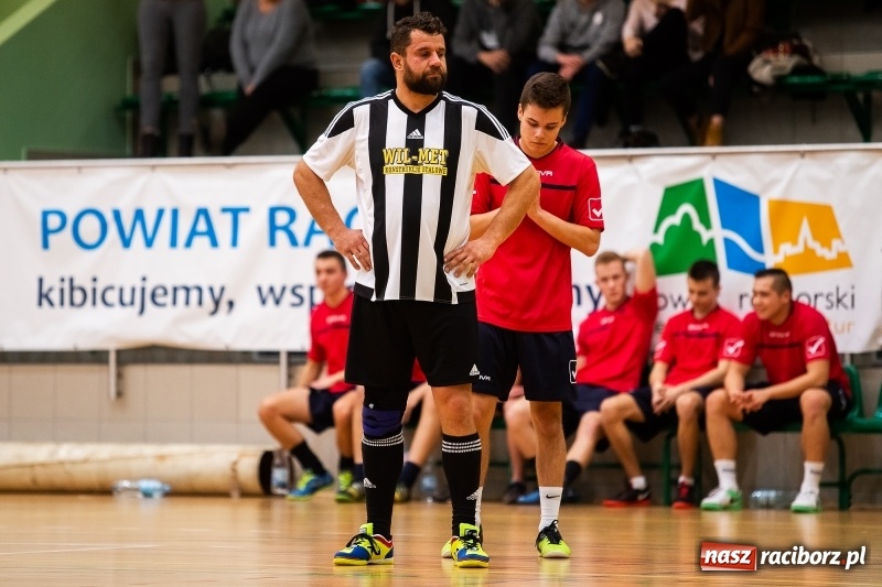 Zdjęcie w galerii na portalu naszraciborz.pl: Sobotnie emocje w Halowej Lidze Piłki Nożnej wiadomości z regionu