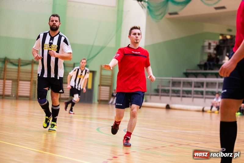 Zdjęcie w galerii na portalu naszraciborz.pl: Sobotnie emocje w Halowej Lidze Piłki Nożnej wiadomości z regionu