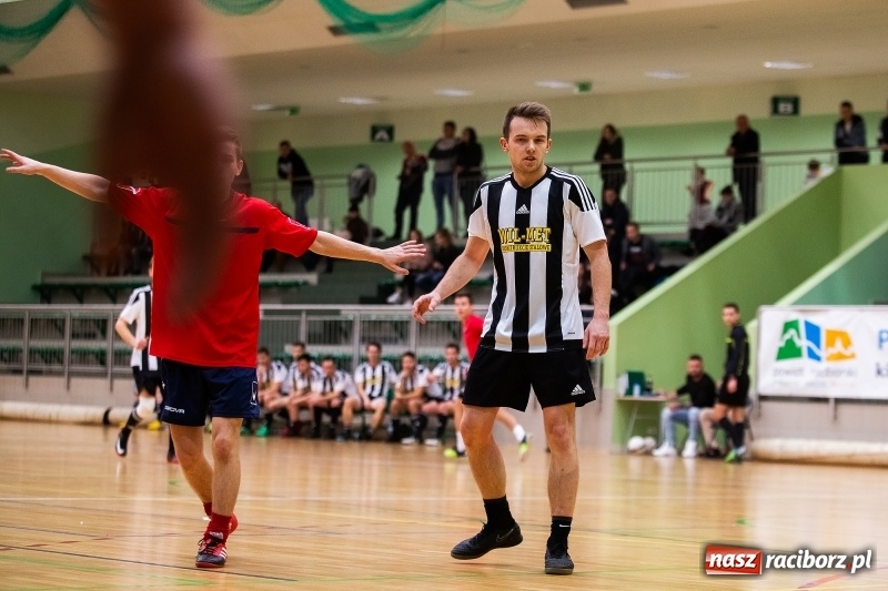 Zdjęcie w galerii na portalu naszraciborz.pl: Sobotnie emocje w Halowej Lidze Piłki Nożnej wiadomości z regionu