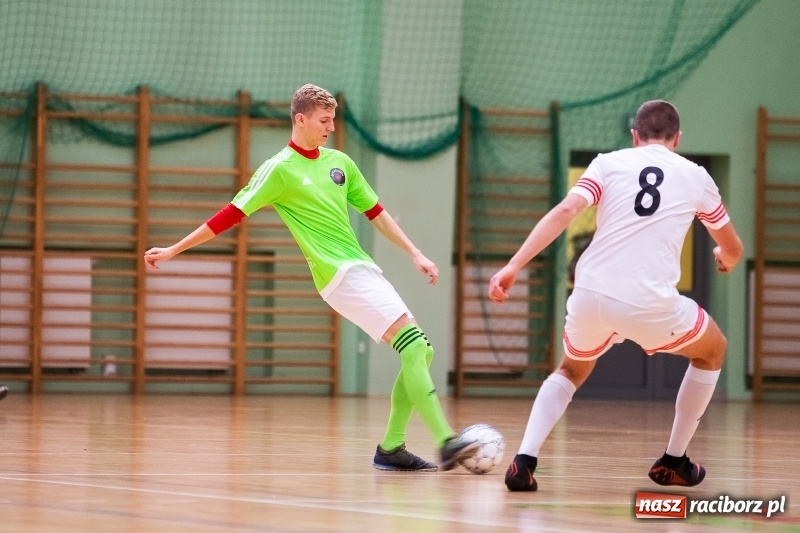 Zdjęcie w galerii na portalu naszraciborz.pl: Sobotnie emocje w Halowej Lidze Piłki Nożnej wiadomości z regionu