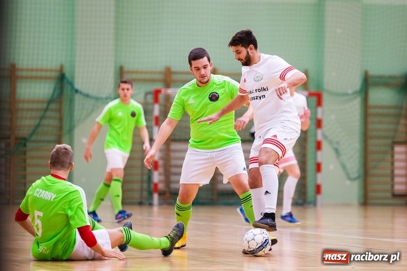 Zdjęcie w galerii na portalu naszraciborz.pl: Sobotnie emocje w Halowej Lidze Piłki Nożnej wiadomości z regionu