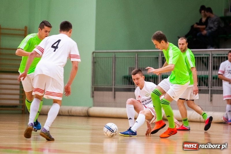 Zdjęcie w galerii na portalu naszraciborz.pl: Sobotnie emocje w Halowej Lidze Piłki Nożnej wiadomości z regionu