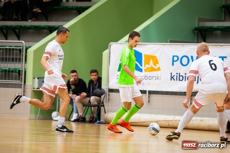 Zdjęcie w galerii na portalu naszraciborz.pl: Sobotnie emocje w Halowej Lidze Piłki Nożnej wiadomości z regionu