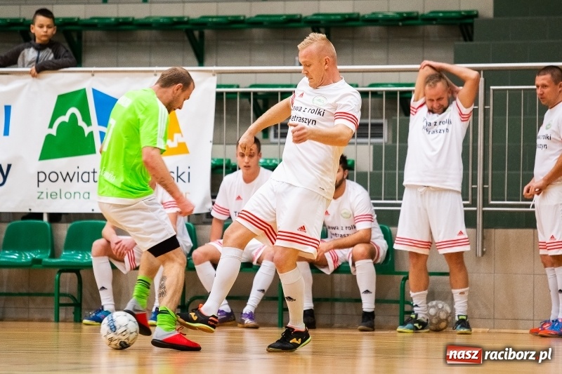 Zdjęcie w galerii na portalu naszraciborz.pl: Sobotnie emocje w Halowej Lidze Piłki Nożnej wiadomości z regionu