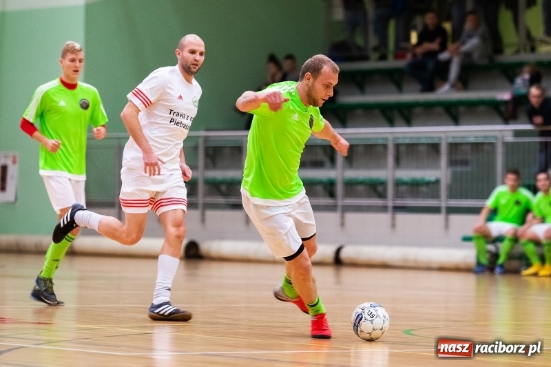 Zdjęcie w galerii na portalu naszraciborz.pl: Sobotnie emocje w Halowej Lidze Piłki Nożnej wiadomości z regionu