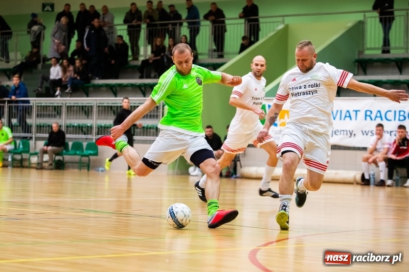 Zdjęcie w galerii na portalu naszraciborz.pl: Sobotnie emocje w Halowej Lidze Piłki Nożnej wiadomości z regionu