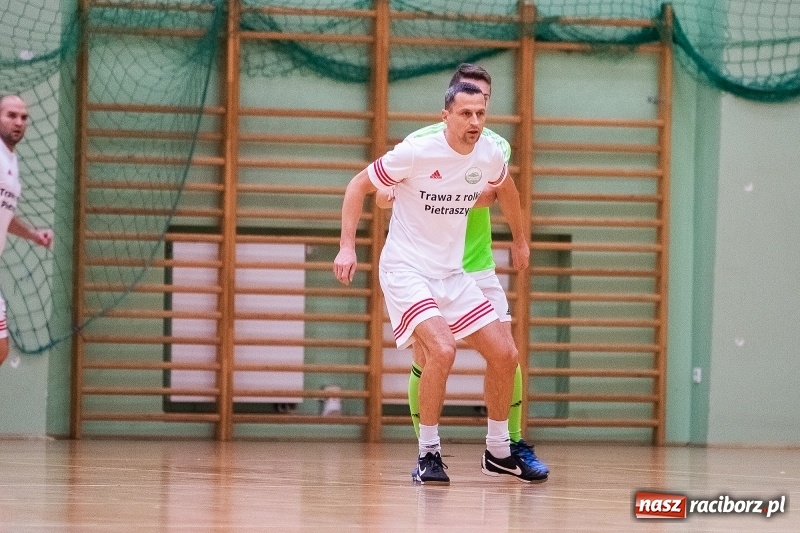 Zdjęcie w galerii na portalu naszraciborz.pl: Sobotnie emocje w Halowej Lidze Piłki Nożnej wiadomości z regionu