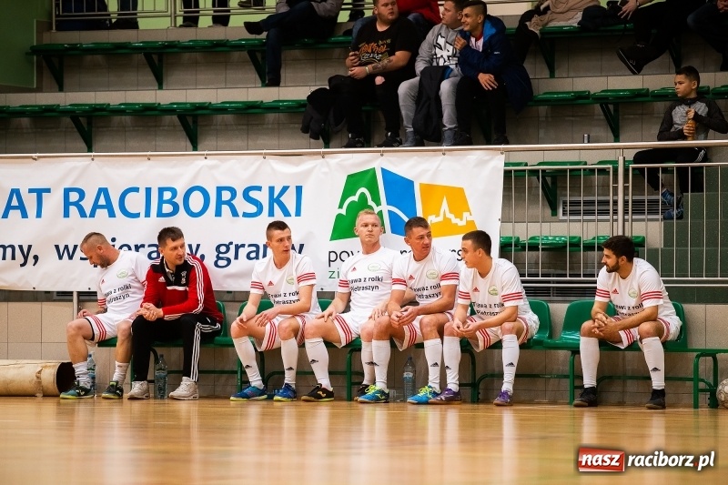 Zdjęcie w galerii na portalu naszraciborz.pl: Sobotnie emocje w Halowej Lidze Piłki Nożnej wiadomości z regionu