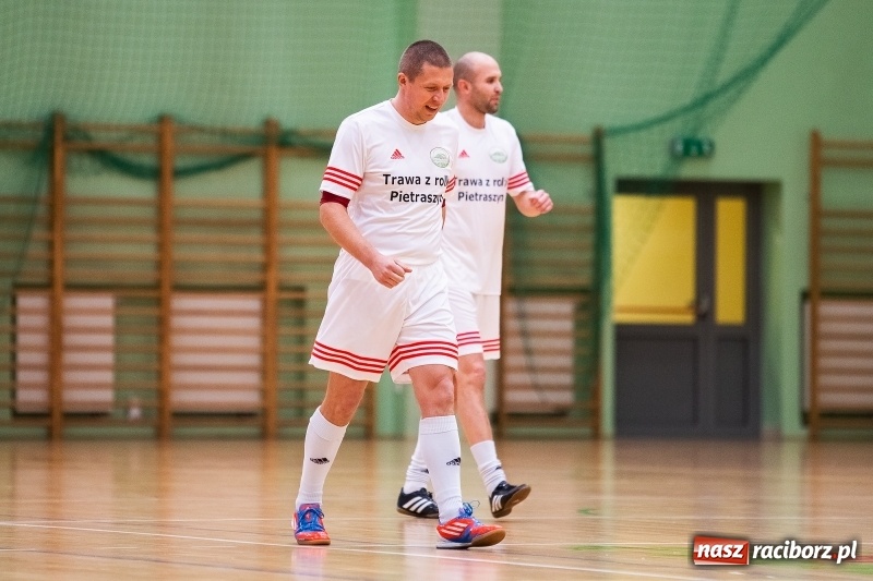 Zdjęcie w galerii na portalu naszraciborz.pl: Sobotnie emocje w Halowej Lidze Piłki Nożnej wiadomości z regionu