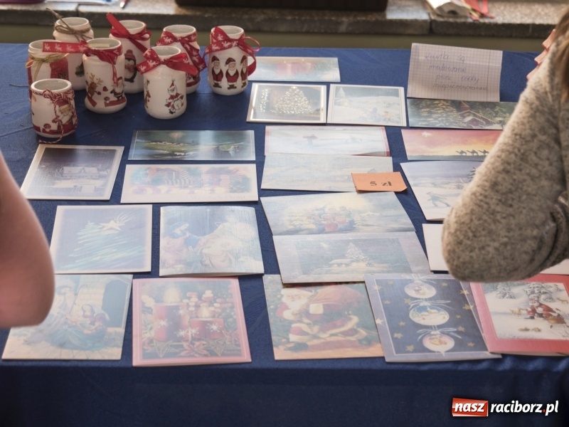 Zdjęcie w galerii na portalu naszraciborz.pl: SP 15. Świąteczny kiermasz, Szlachetna Paczka i dzień otwarty wiadomości z regionu