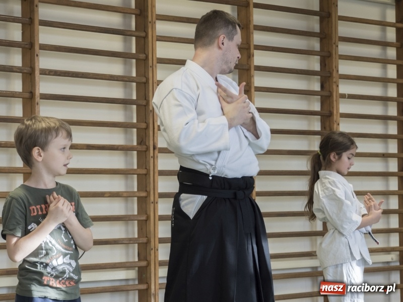 Zdjęcie w galerii na portalu naszraciborz.pl: SP 15. Świąteczny kiermasz, Szlachetna Paczka i dzień otwarty wiadomości z regionu