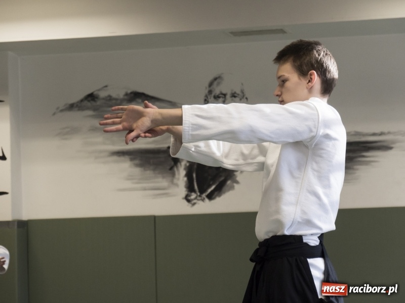 Zdjęcie w galerii na portalu naszraciborz.pl: SP 15. Świąteczny kiermasz, Szlachetna Paczka i dzień otwarty wiadomości z regionu