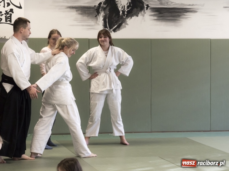 Zdjęcie w galerii na portalu naszraciborz.pl: SP 15. Świąteczny kiermasz, Szlachetna Paczka i dzień otwarty wiadomości z regionu