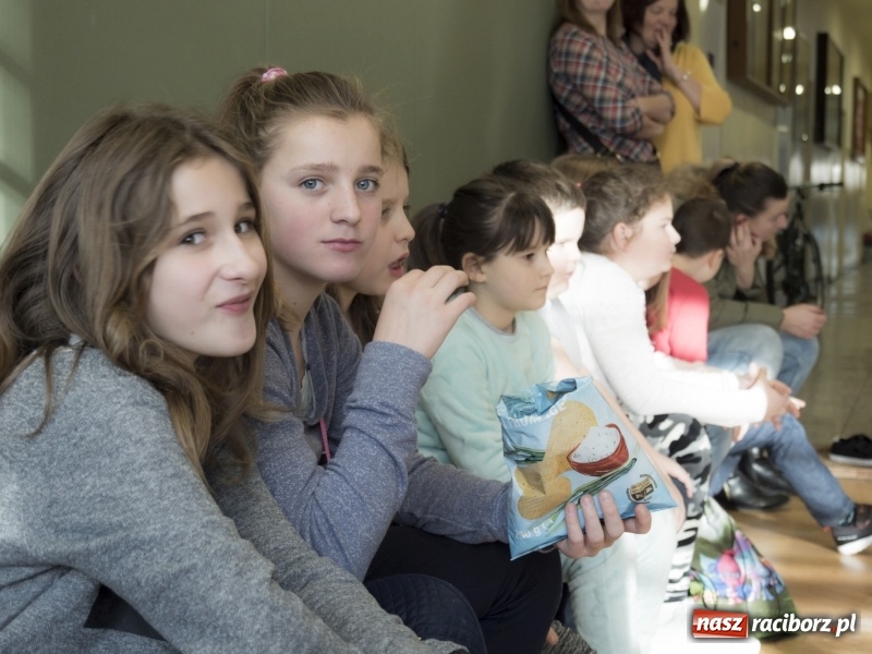 Zdjęcie w galerii na portalu naszraciborz.pl: SP 15. Świąteczny kiermasz, Szlachetna Paczka i dzień otwarty wiadomości z regionu