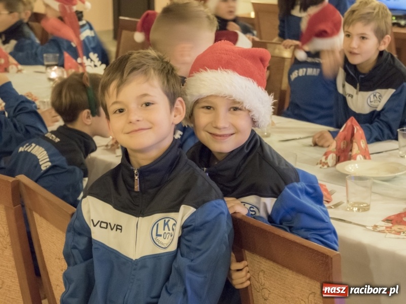 Zdjęcie w galerii na portalu naszraciborz.pl: W Markowicach każdy mógł stać się Cristiano Ronaldo. Mikołajkowy turniej FIFA 19 wiadomości z regionu