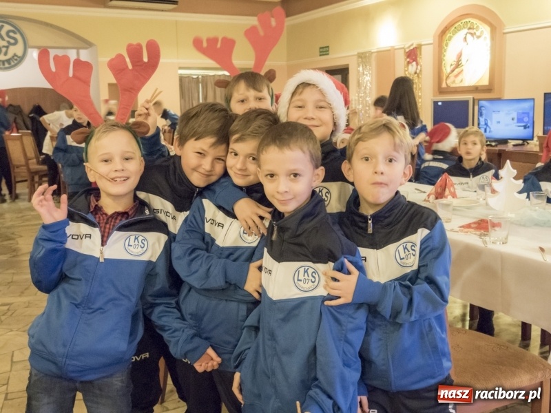 Zdjęcie w galerii na portalu naszraciborz.pl: W Markowicach każdy mógł stać się Cristiano Ronaldo. Mikołajkowy turniej FIFA 19 wiadomości z regionu