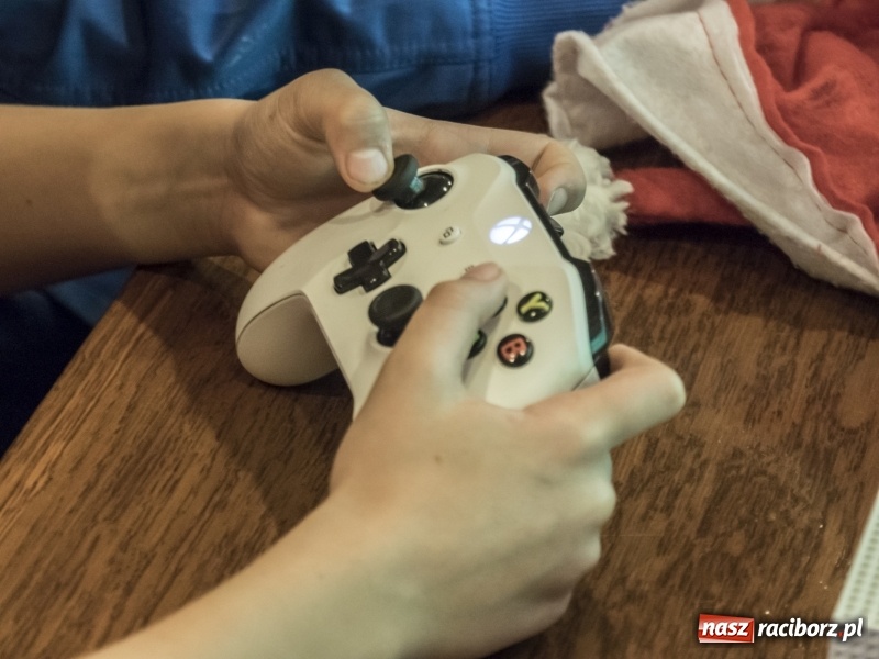 Zdjęcie w galerii na portalu naszraciborz.pl: W Markowicach każdy mógł stać się Cristiano Ronaldo. Mikołajkowy turniej FIFA 19 wiadomości z regionu