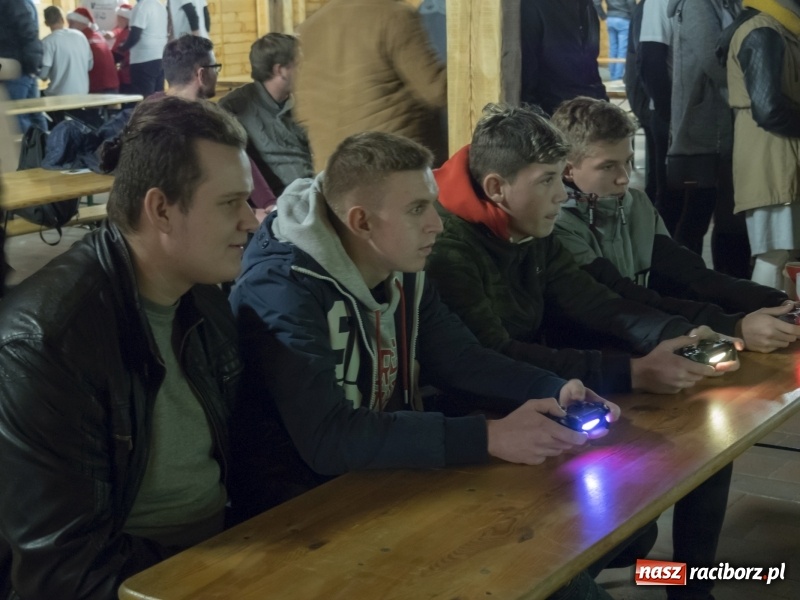 Zdjęcie w galerii na portalu naszraciborz.pl: W Rudach rywalizowano o tytuł mistrza gry komputerowej wiadomości z regionu