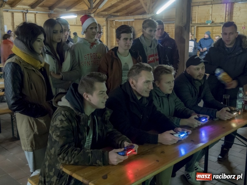 Zdjęcie w galerii na portalu naszraciborz.pl: W Rudach rywalizowano o tytuł mistrza gry komputerowej wiadomości z regionu