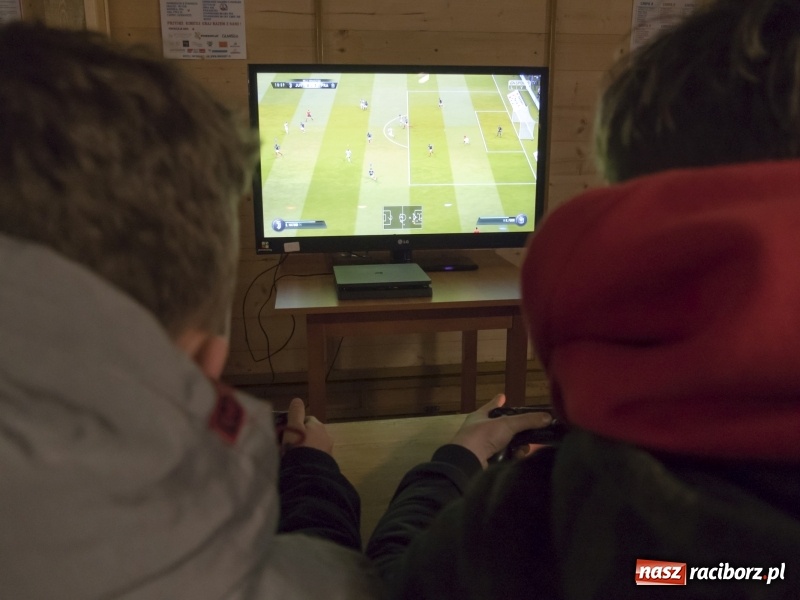 Zdjęcie w galerii na portalu naszraciborz.pl: W Rudach rywalizowano o tytuł mistrza gry komputerowej wiadomości z regionu