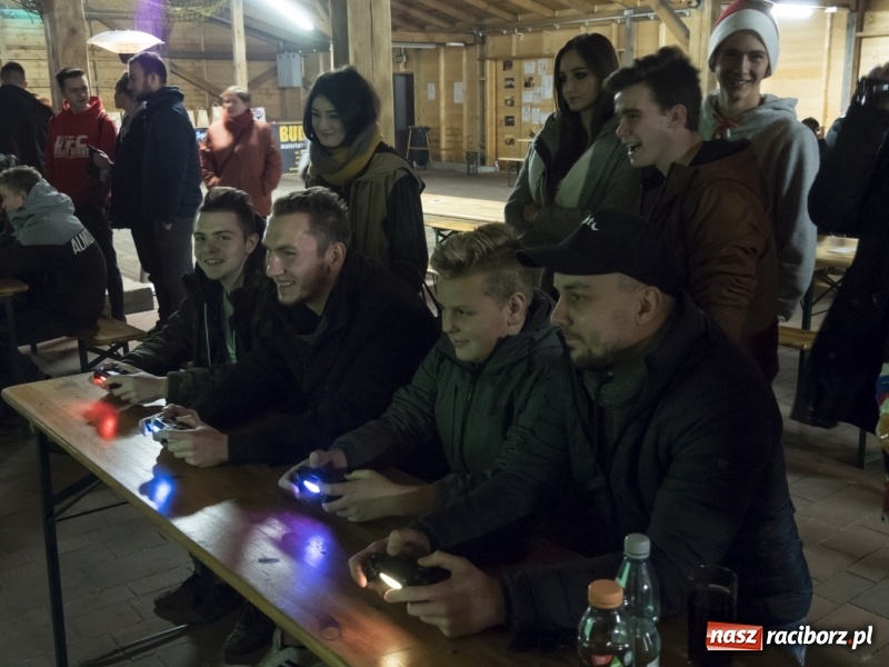 Zdjęcie w galerii na portalu naszraciborz.pl: W Rudach rywalizowano o tytuł mistrza gry komputerowej wiadomości z regionu