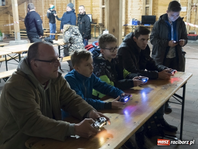 Zdjęcie w galerii na portalu naszraciborz.pl: W Rudach rywalizowano o tytuł mistrza gry komputerowej wiadomości z regionu