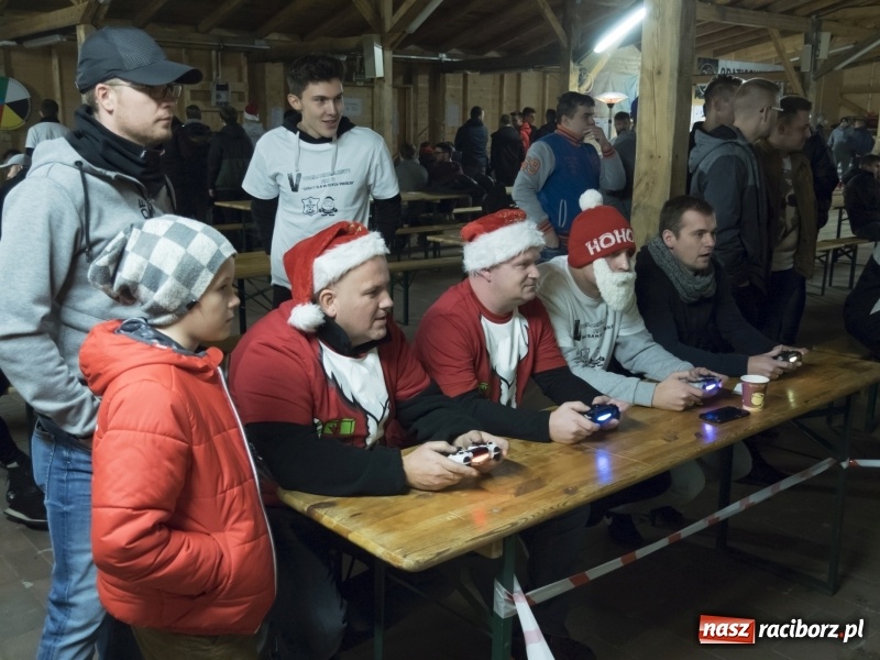 Zdjęcie w galerii na portalu naszraciborz.pl: W Rudach rywalizowano o tytuł mistrza gry komputerowej wiadomości z regionu