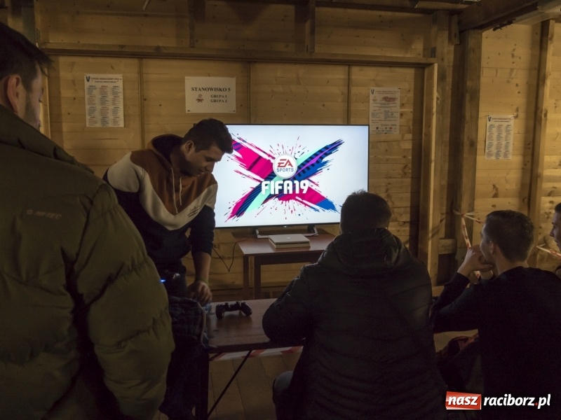 Zdjęcie w galerii na portalu naszraciborz.pl: W Rudach rywalizowano o tytuł mistrza gry komputerowej wiadomości z regionu