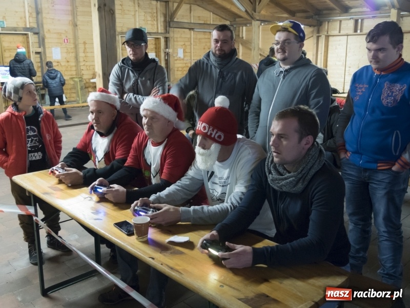 Zdjęcie w galerii na portalu naszraciborz.pl: W Rudach rywalizowano o tytuł mistrza gry komputerowej wiadomości z regionu