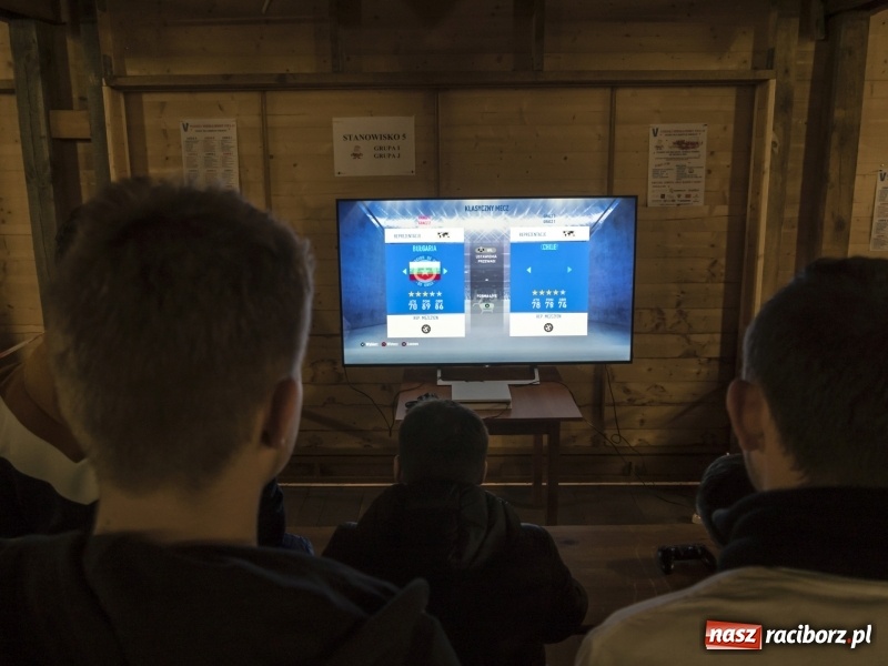 Zdjęcie w galerii na portalu naszraciborz.pl: W Rudach rywalizowano o tytuł mistrza gry komputerowej wiadomości z regionu