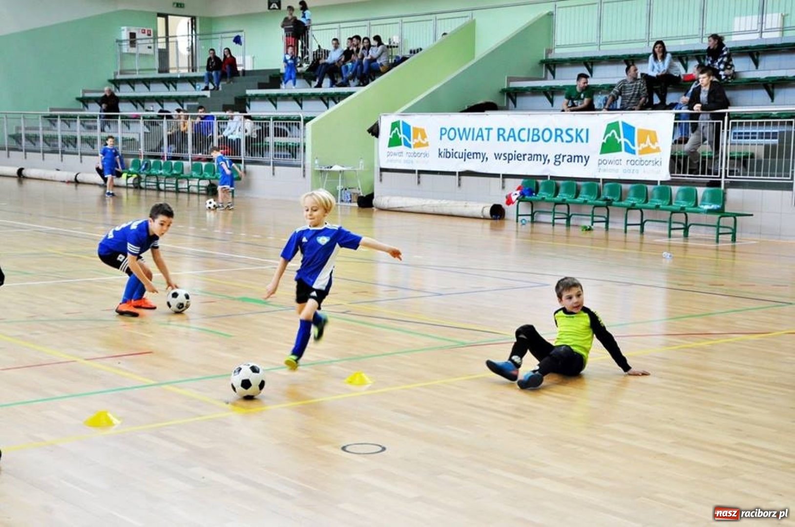 Zdjęcie w galerii na portalu naszraciborz.pl: IX mikołajkowy turniej piłki nożnej rocznika 2011 za nami wiadomości z regionu