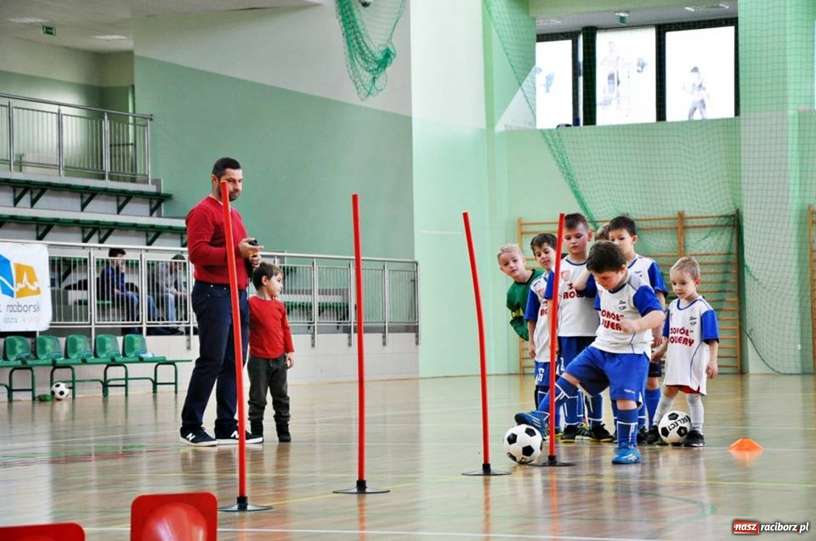 Zdjęcie w galerii na portalu naszraciborz.pl: IX mikołajkowy turniej piłki nożnej rocznika 2011 za nami wiadomości z regionu