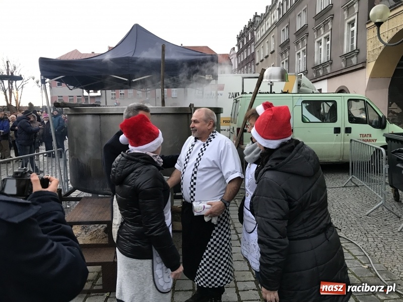 Zdjęcie w galerii na portalu naszraciborz.pl: Świąteczny raciborski bigos z poczęstunkiem od prezydenta FOTO i WIDEO wiadomości z regionu